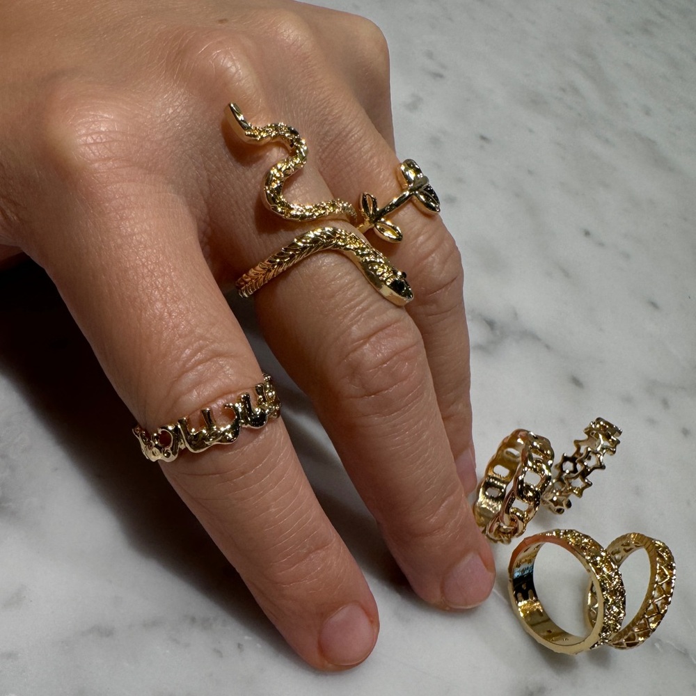 8 rings in 1